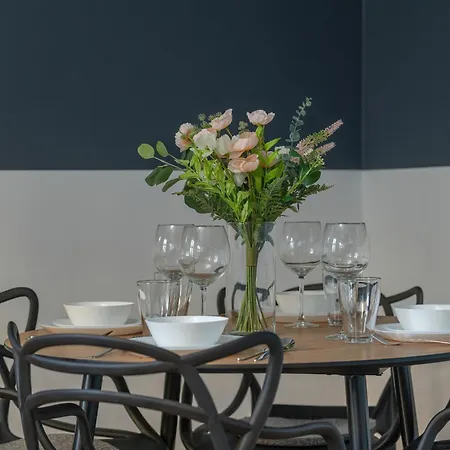 Elegant Near To The Centre Of By Rent Like דירה *