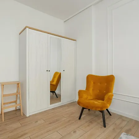 Elegant Near To The Centre Of By Rent Like