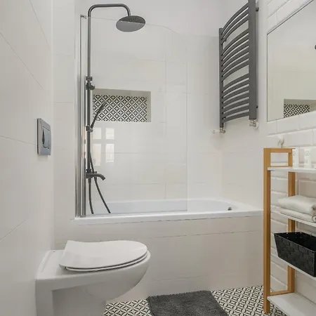 Elegant Near To The Centre Of By Rent Like * פוזנן