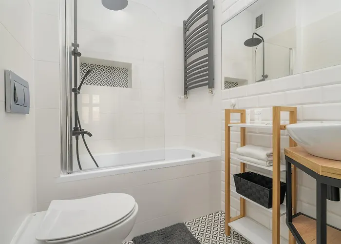 Elegant Near To The Centre Of By Rent Like