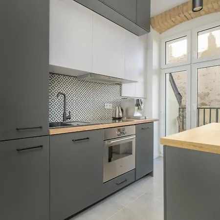 Elegant Near To The Centre Of By Rent Like Appartement