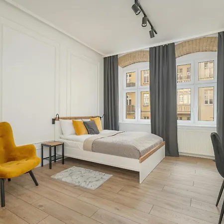 Elegant Near To The Centre Of By Rent Like *