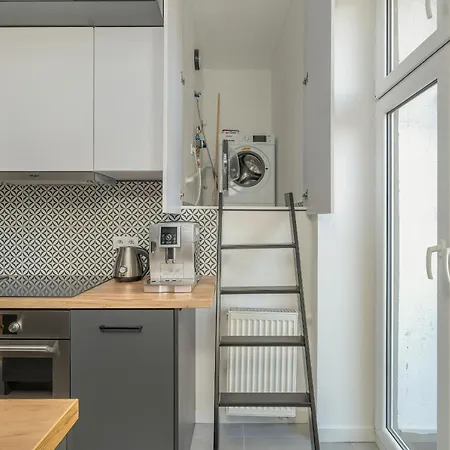 Elegant Near To The Centre Of By Rent Like Apartment *