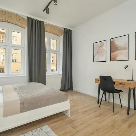 Elegant Near To The Centre Of By Rent Like Apartment *
