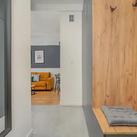 Elegant Near To The Centre Of By Rent Like Appartement *